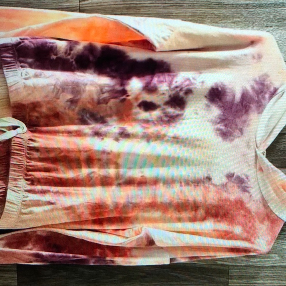 True craft tie dye pull over